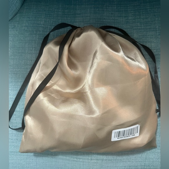 ⭐️SOLD⭐️ NWT Rose Gold Cross Body Bag - Picture 2 of 11